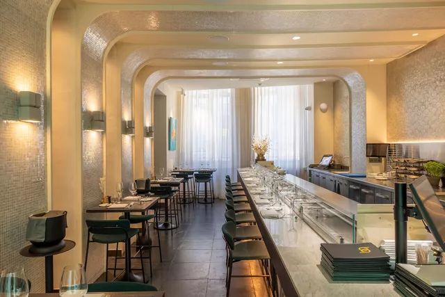 Restaurant met tafellinnen en raamdecoratie van Altex Hospitality Textiles