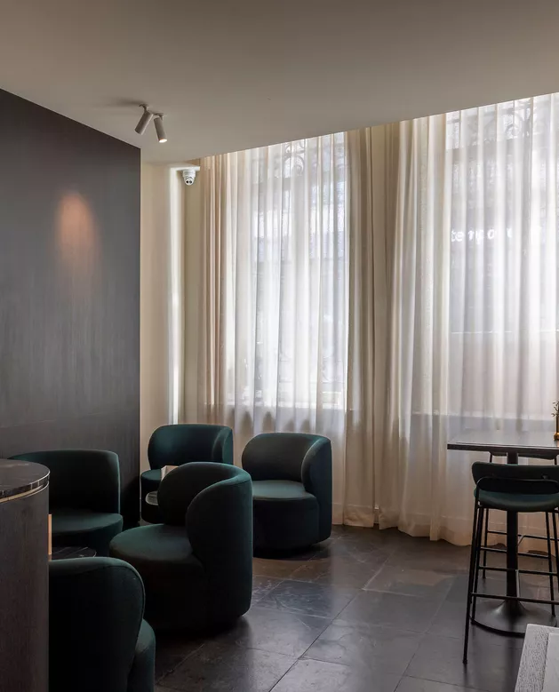 Lobby & lounge