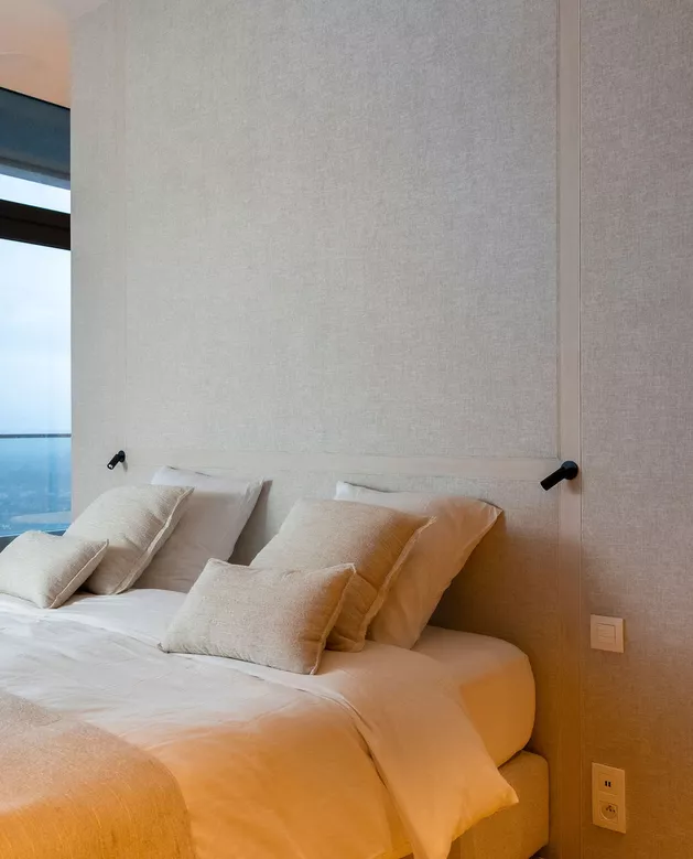 textielwand in hotelkamer