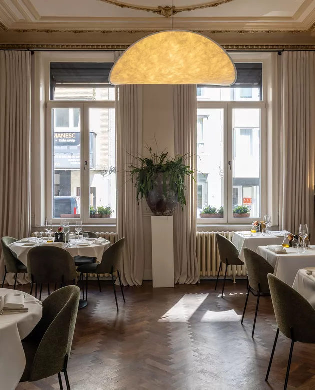 raamdecoratie in restaurant